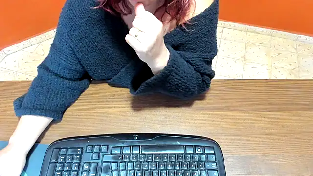 NikkiHolland online show from November 2025 08:25:01 AM