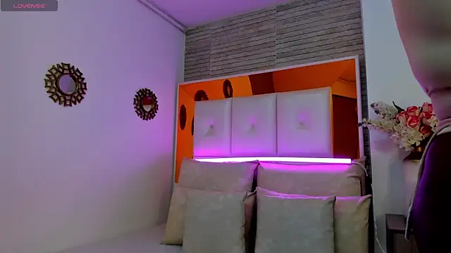 ShaniaBrownn online show from February 2025 07:53:02 PM