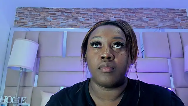 ShaniaBrownn online show from October 2025 07:34:02 PM