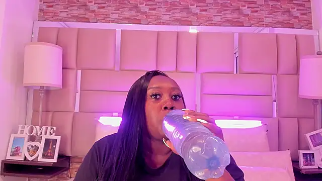 ShaniaBrownn online show from January 2026 07:49:02 PM