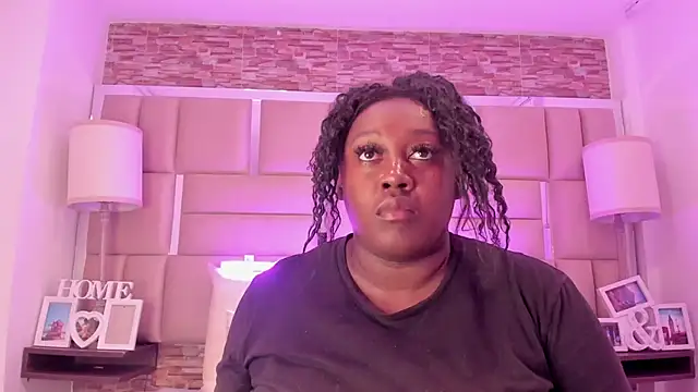 ShaniaBrownn online show from February 2026 07:37:01 PM