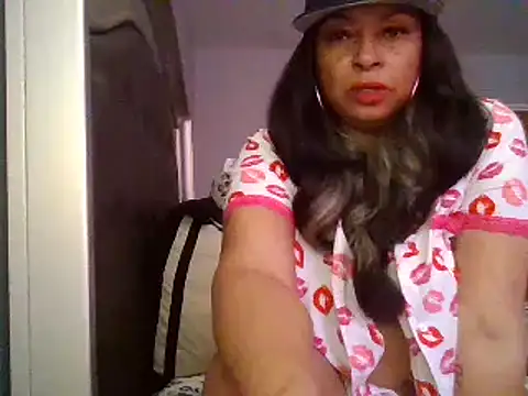 MSweetLindaParks online show from February 2025 07:25:01 PM
