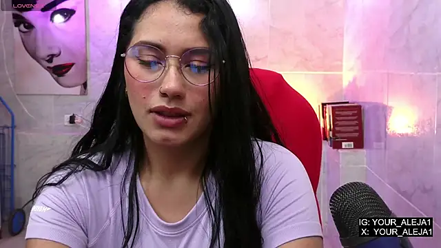 LauraRuiz1 online show from May 2026 11:45:02 PM