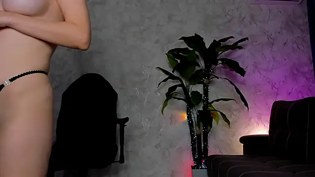 Emma7 online show from November 2025 02:14:01 AM