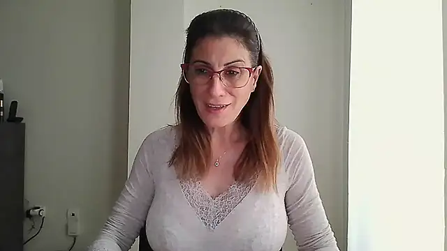 Sanada hot online show from October 2025 12:25:01 PM