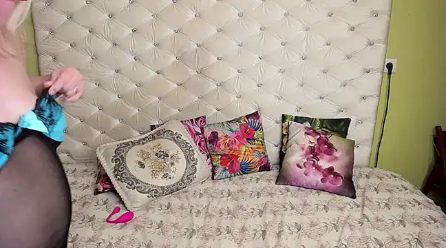 Snapshot of DoraMay chatting on February 2025 10:41:01 PM DoraMay online show from February 2025 10:41:01 PM