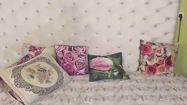 Snapshot of DoraMay chatting on September 2025 07:45:01 AM DoraMay online show from September 2025 07:45:01 AM