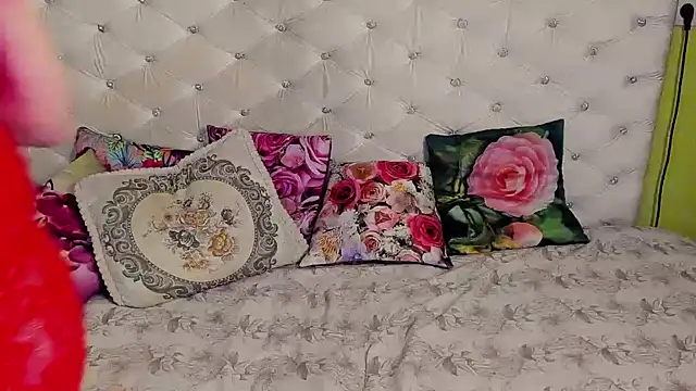 Snapshot of DoraMay chatting on November 2025 07:46:01 PM DoraMay online show from November 2025 07:46:01 PM