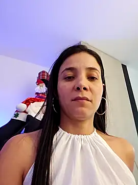 miaeyes online show from December 2024 01:32:01 PM