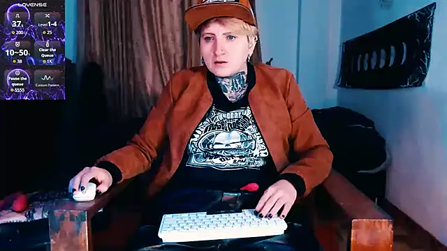 Marieblueeyes online show from November 2025 08:45:01 PM