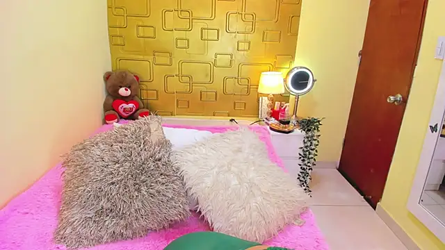 Julia Haye online show from November 2025 10:03:02 PM