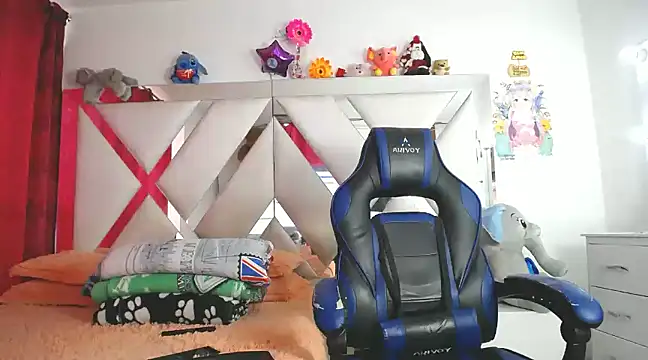 jakson hot online show from December 2024 08:33:01 PM