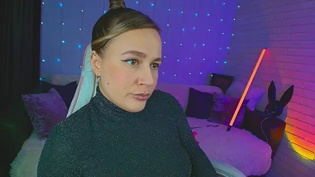 pepper cat  online show from March 2025 06:00:01 PM