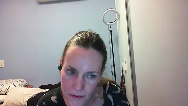 Annylove1 online show from November 2025 12:24:02 AM