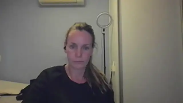 Annylove1 online show from November 2025 12:16:02 AM