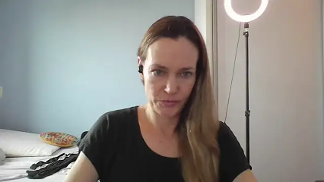 Annylove1 online show from December 2025 10:53:02 AM