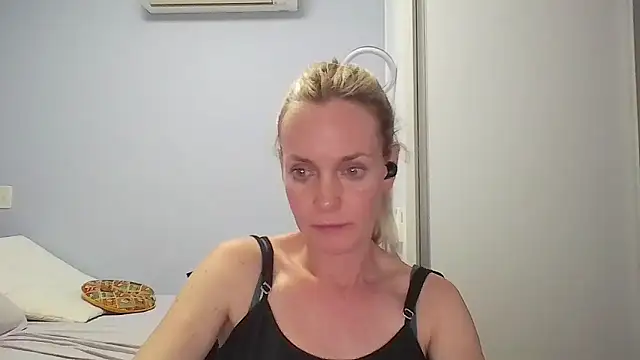 Snapshot of Annylove1 chatting on January 2026 12:36:01 AM Annylove1 online show from January 2026 12:36:01 AM