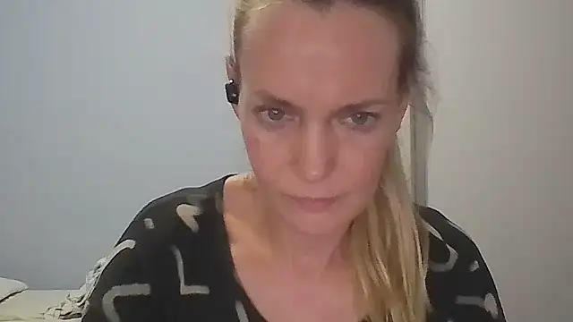 Snapshot of Annylove1 chatting on February 2026 12:16:02 AM Annylove1 online show from February 2026 12:16:02 AM