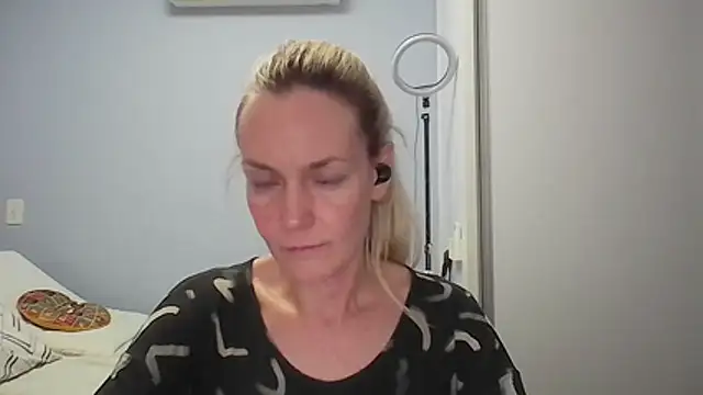 Snapshot of Annylove1 chatting on February 2026 12:36:01 AM Annylove1 online show from February 2026 12:36:01 AM