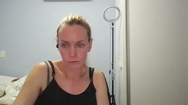 Snapshot of Annylove1 chatting on February 2026 01:13:02 AM Annylove1 online show from February 2026 01:13:02 AM