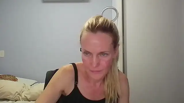 Snapshot of Annylove1 chatting on February 2026 12:07:02 AM Annylove1 online show from February 2026 12:07:02 AM