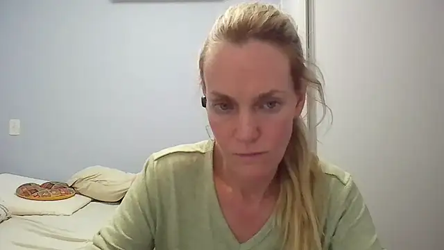 Snapshot of Annylove1 chatting on February 2026 12:09:02 AM Annylove1 online show from February 2026 12:09:02 AM