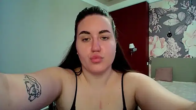 Roxie Bradley online show from March 2026 06:41:02 AM