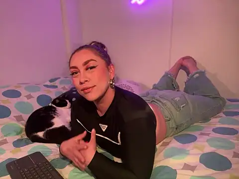 Im sophiie online show from January 2025 05:49:01 AM