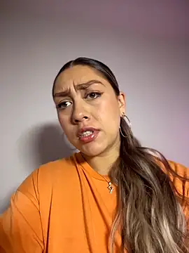 Im sophiie online show from December 2025 11:09:01 PM