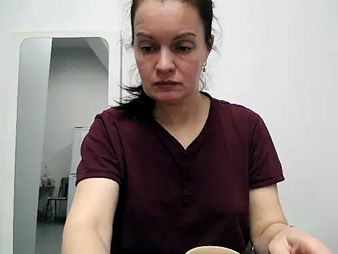 Snapshot of LoveNBloom chatting on December 2024 04:31:01 PM LoveNBloom online show from December 2024 04:31:01 PM