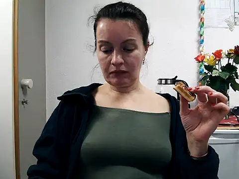 Snapshot of LoveNBloom chatting on December 2024 08:45:02 PM LoveNBloom online show from December 2024 08:45:02 PM