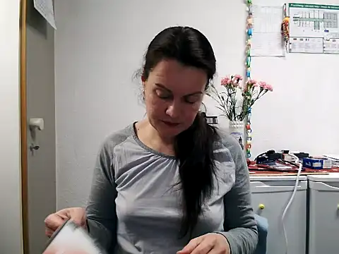 Snapshot of LoveNBloom chatting on January 2025 06:20:02 PM LoveNBloom online show from January 2025 06:20:02 PM