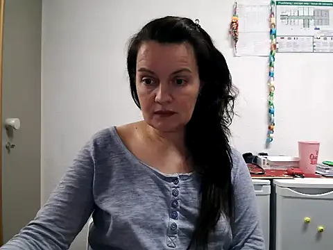 Snapshot of LoveNBloom chatting on February 2025 08:10:01 PM LoveNBloom online show from February 2025 08:10:01 PM