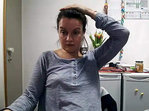 Snapshot of LoveNBloom chatting on February 2025 08:14:02 PM LoveNBloom online show from February 2025 08:14:02 PM