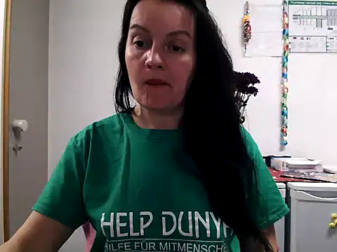 Snapshot of LoveNBloom chatting on March 2025 06:18:01 PM LoveNBloom online show from March 2025 06:18:01 PM