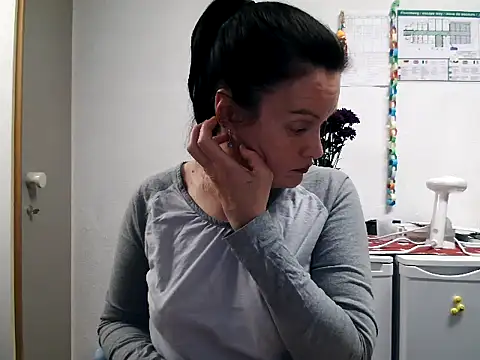 Snapshot of LoveNBloom chatting on March 2025 07:49:02 PM LoveNBloom online show from March 2025 07:49:02 PM