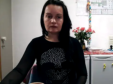 Snapshot of LoveNBloom chatting on March 2025 06:32:01 PM LoveNBloom online show from March 2025 06:32:01 PM