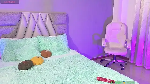 Miaparkerss  online show from January 2025 09:48:02 PM