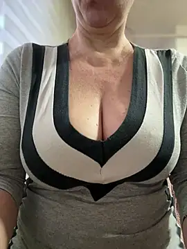 Snapshot of sweetmystery1 chatting on January 2026 03:06:01 PM sweetmystery1 online show from January 2026 03:06:01 PM