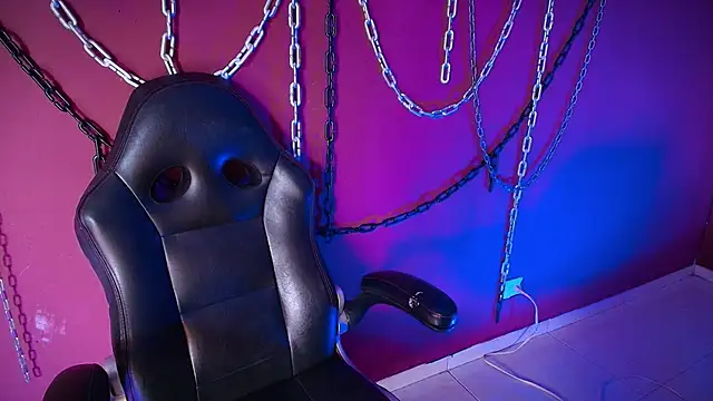 Laura takint online show from December 2024 07:51:01 PM