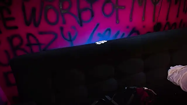 Laura takint online show from February 2025 04:08:01 PM