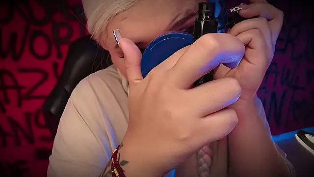 Laura takint online show from February 2025 04:01:02 PM