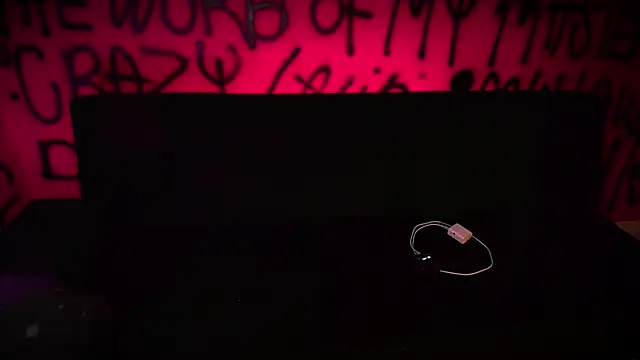 Laura takint online show from February 2025 04:03:02 PM