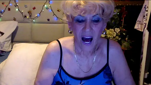 HappyWomanOn online show from November 2025 07:05:02 PM