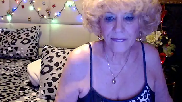HappyWomanOn online show from April 2026 07:58:02 PM