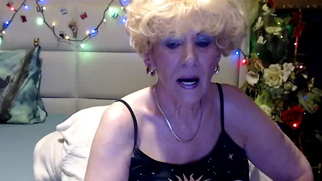 Snapshot of HappyWomanOn chatting on June 2026 08:20:02 AM HappyWomanOn online show from June 2026 08:20:02 AM
