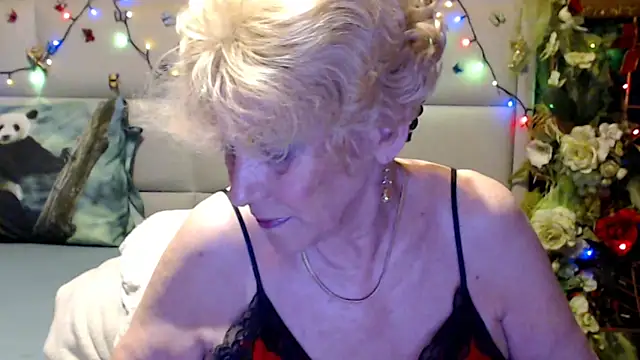 Snapshot of HappyWomanOn chatting on June 2026 09:35:02 AM HappyWomanOn online show from June 2026 09:35:02 AM