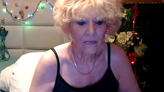 Snapshot of HappyWomanOn chatting on June 2026 09:52:01 AM HappyWomanOn online show from June 2026 09:52:01 AM