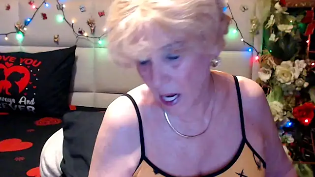 Snapshot of HappyWomanOn chatting on June 2026 06:49:01 AM HappyWomanOn online show from June 2026 06:49:01 AM