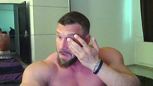Snapshot of muscularkevin chatting on May 2026 12:21:01 PM muscularkevin online show from May 2026 12:21:01 PM